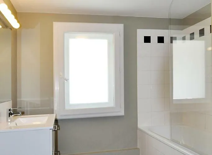 Апарт-отель Temporesidence Chateauneuf 3*